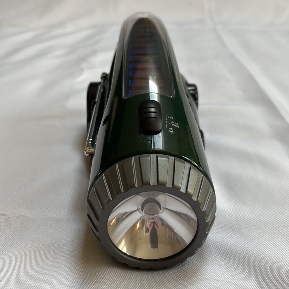 GPX Solar Powered Flashlight/Lantern w/AM/FM Radio, Emergency Siren 3-Way Power